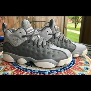 Jordan Jumpman Team 2 Sneakers Size 5.5Y Cool Grey